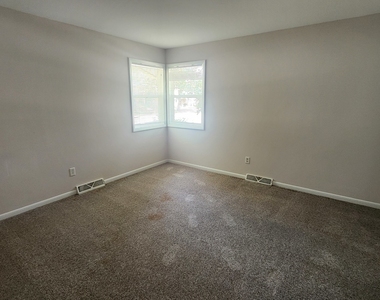 229 Hickory Street - Photo Thumbnail 14