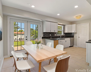 2208 Kensington Drive - Photo Thumbnail 13