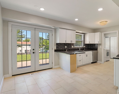 2208 Kensington Drive - Photo Thumbnail 15