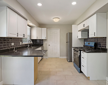 2208 Kensington Drive - Photo Thumbnail 16