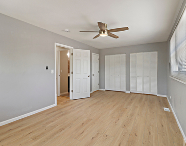 2208 Kensington Drive - Photo Thumbnail 28