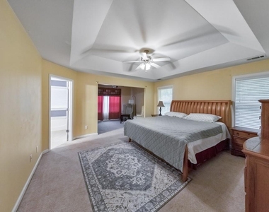 179 Holbrook Drive - Photo Thumbnail 16