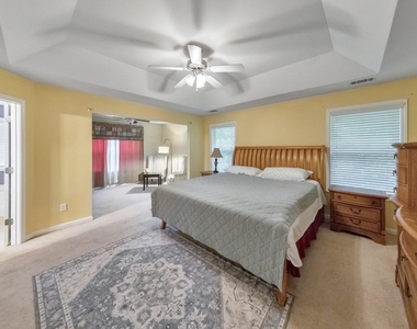 179 Holbrook Drive - Photo Thumbnail 13