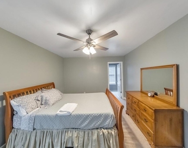 179 Holbrook Drive - Photo Thumbnail 4