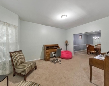 179 Holbrook Drive - Photo Thumbnail 25