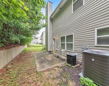 179 Holbrook Drive - Photo Thumbnail 2
