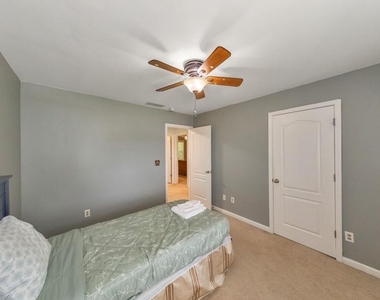 179 Holbrook Drive - Photo Thumbnail 6