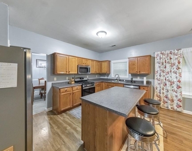179 Holbrook Drive - Photo Thumbnail 20