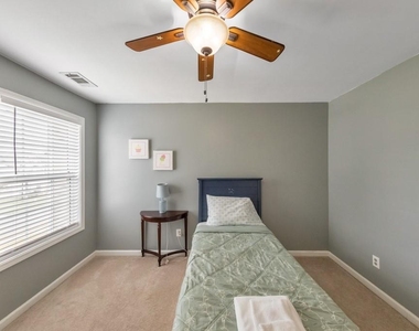 179 Holbrook Drive - Photo Thumbnail 8