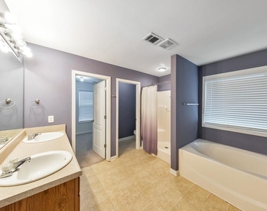 179 Holbrook Drive - Photo Thumbnail 11