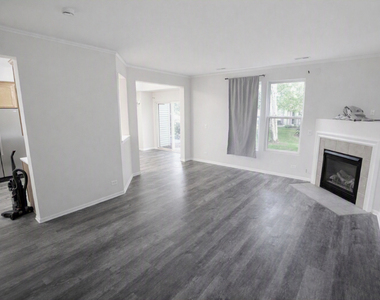 3224 Bromley Lane - Photo Thumbnail 6