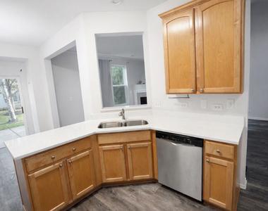 3224 Bromley Lane - Photo Thumbnail 9