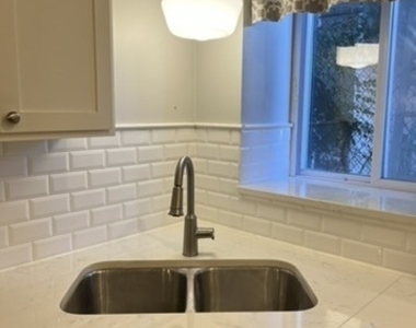 4717 N Beacon Street - Photo Thumbnail 4