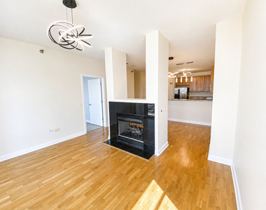 1600 S Prairie Avenue - Photo Thumbnail 6