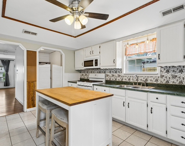 1023 Highland Avenue - Photo Thumbnail 6