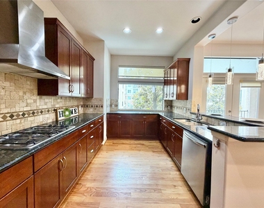 1910 Woodbury Street - Photo Thumbnail 11