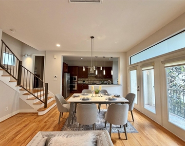 1910 Woodbury Street - Photo Thumbnail 4