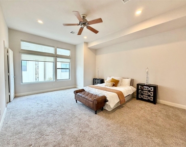 1910 Woodbury Street - Photo Thumbnail 18