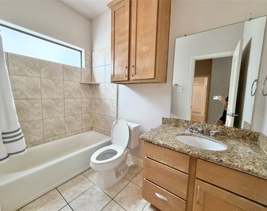 1910 Woodbury Street - Photo Thumbnail 22