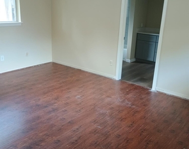 7118 Redding Road - Photo Thumbnail 6