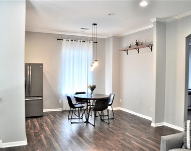 9010 Laverne Park Lane - Photo Thumbnail 3