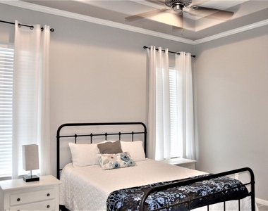 9010 Laverne Park Lane - Photo Thumbnail 8
