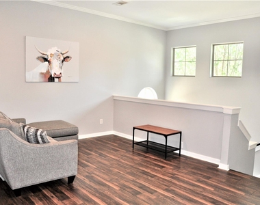 9010 Laverne Park Lane - Photo Thumbnail 4