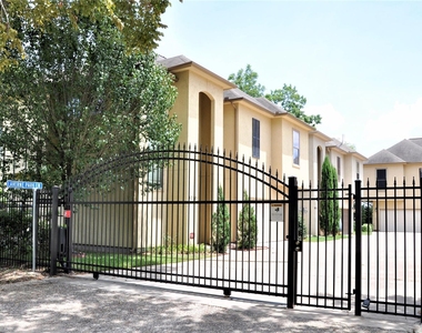 9010 Laverne Park Lane - Photo Thumbnail 2
