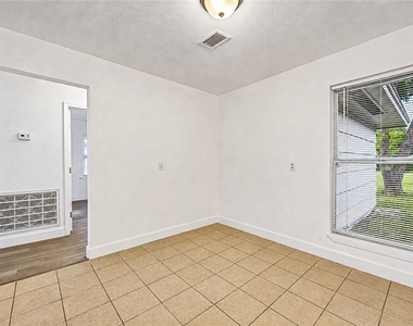 1206 Gary Avenue - Photo Thumbnail 11