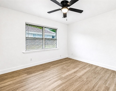 1206 Gary Avenue - Photo Thumbnail 17