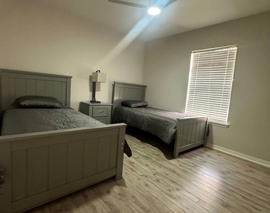 2822 Briarhurst Drive - Photo Thumbnail 3