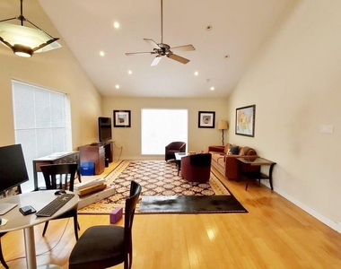 2302 Robinhood Street - Photo Thumbnail 2