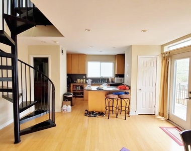 2302 Robinhood Street - Photo Thumbnail 4