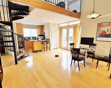 2302 Robinhood Street - Photo Thumbnail 3