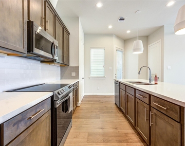 5920 Jasper Jones Way - Photo Thumbnail 8