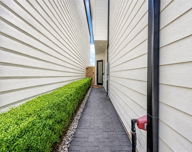 5920 Jasper Jones Way - Photo Thumbnail 3