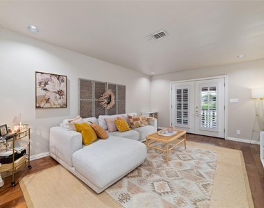 869 Wax Myrtle Lane - Photo Thumbnail 9