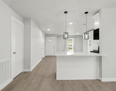 15322 Bedford Glen Drive - Photo Thumbnail 6