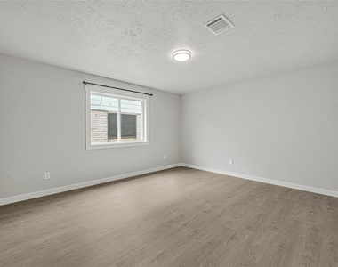 15322 Bedford Glen Drive - Photo Thumbnail 10