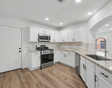 6894 Stillwater Drive - Photo Thumbnail 7
