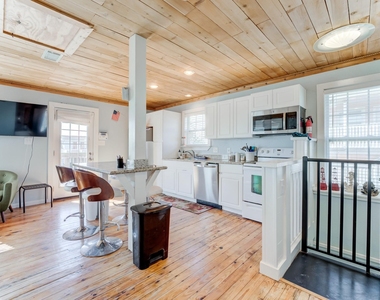 4211 Surf Drive - Photo Thumbnail 12