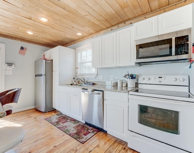 4211 Surf Drive - Photo Thumbnail 14