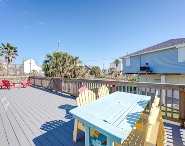 4211 Surf Drive - Photo Thumbnail 2