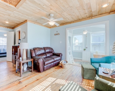 4211 Surf Drive - Photo Thumbnail 17