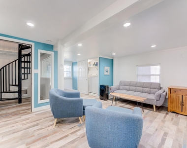4211 Surf Drive - Photo Thumbnail 4
