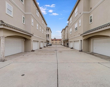 14910 Leeward Drive - Photo Thumbnail 3