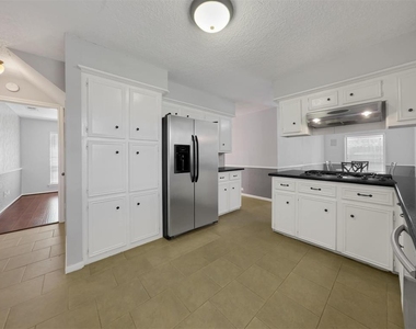12406 Sarti Street - Photo Thumbnail 9