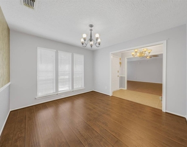 12406 Sarti Street - Photo Thumbnail 6