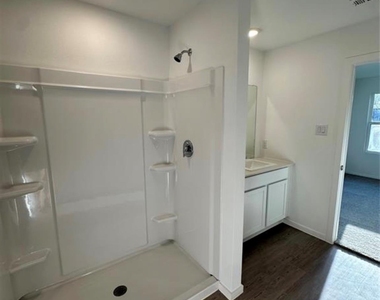 448 Shoreview Drive - Photo Thumbnail 6