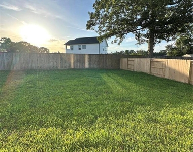 448 Shoreview Drive - Photo Thumbnail 9
